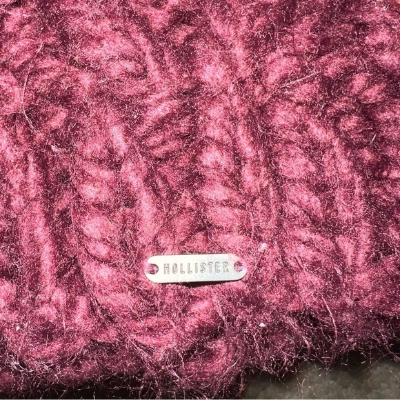 Hollister Women’s Maroon Cable Knit Pom Beanie - Picture 5 of 6